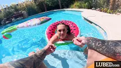 Daisy Pheonix - Delicia junto a la piscina | Picture (5)